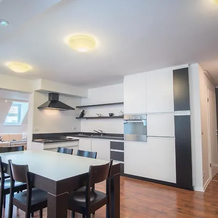 Old Town 3 Bedroom Presidential Loft 아파트 *