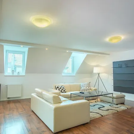 Apartment Old Town 3 Bedroom Presidential Loft *